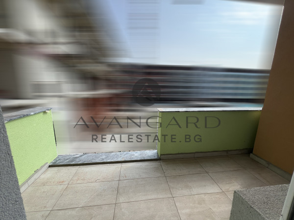 One bedroom apartment with south facing Act 16!