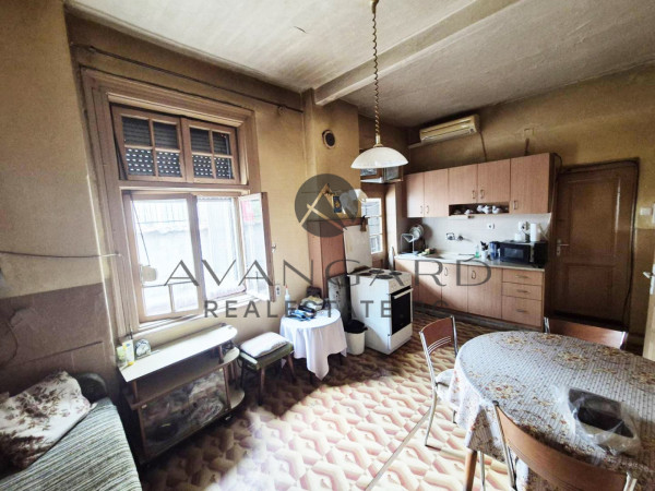 Two -storey house with shop / city garden