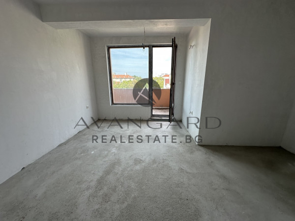 ПРОСТОРЕН ТРИСТАЕН / ТОП ЛОКАЦИЯ / НОВА СГРАДА