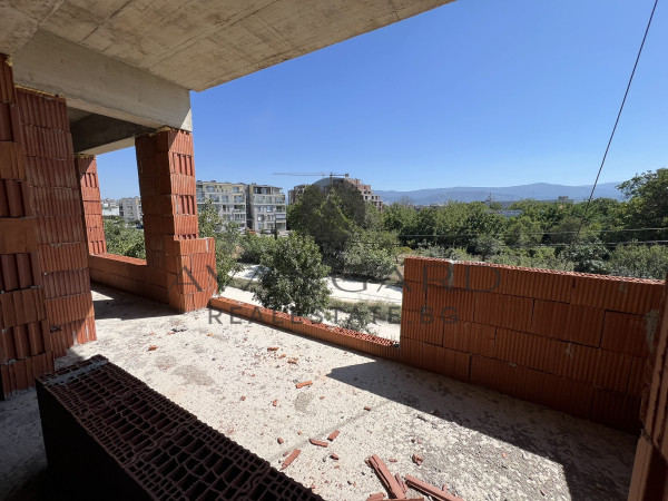 Тристаен Модър