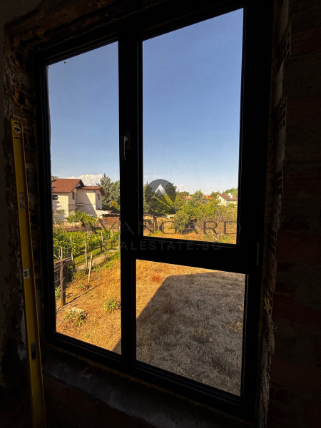 A two -storey house in Zlatitrap