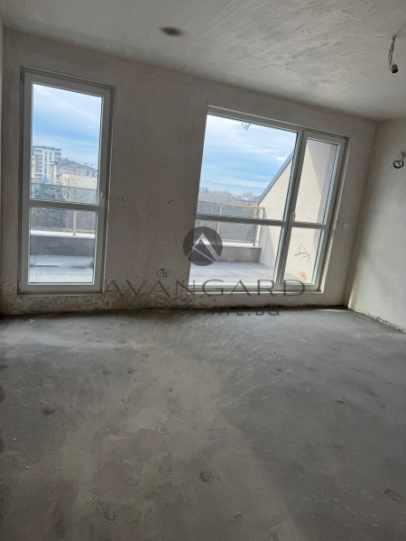 THREE-ROOM APARTMENT! ROAD BASE!