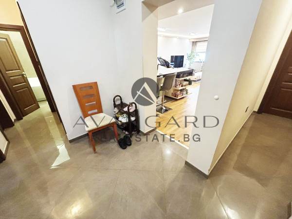 Обширен ЧЕТИРИСТАЕН ПАНАИРА