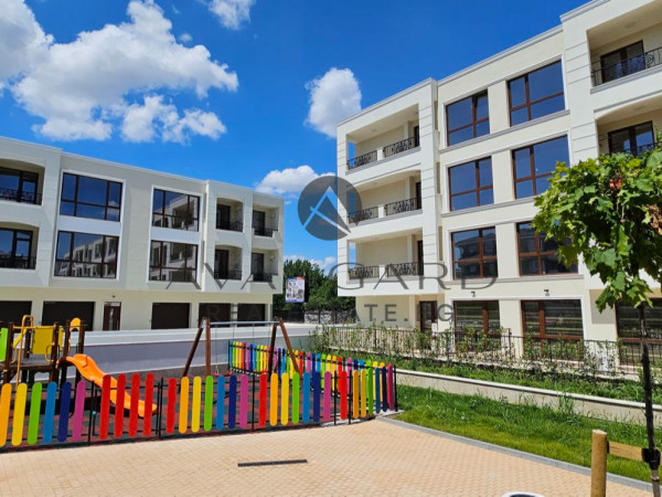 Two -bedroom apartment in a luxury complex/ rowing base