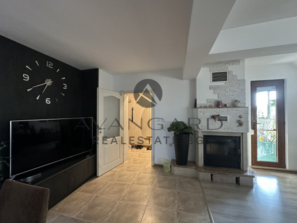 Luxury maisonette! Center!