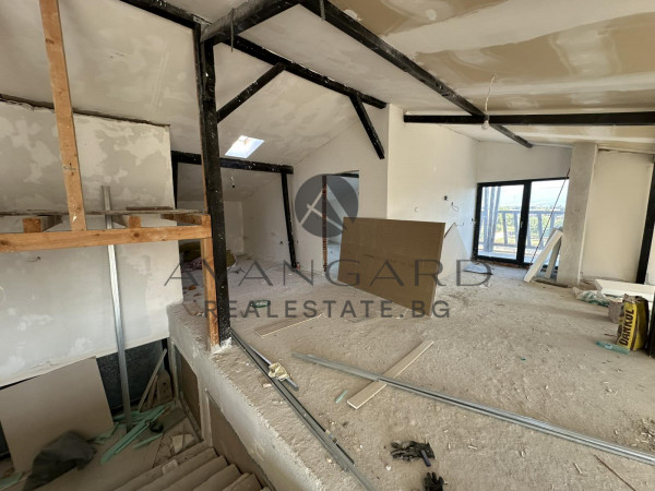 Две Къщи с Двор с.Костиево