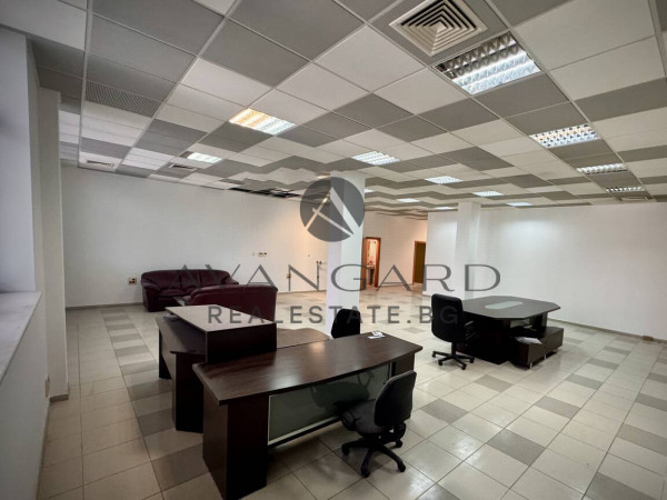 ПРОСТОРЕН ОФИС / ТОП ЛОКАЦИЯ / ЦЕНТЪР