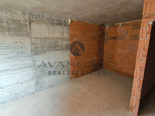 ДВУСТАЕН АПАРТАМЕНТ С ДВОР  И ПАРКОМЯСТО! ПРЕД АКТ14! МАРКОВО!