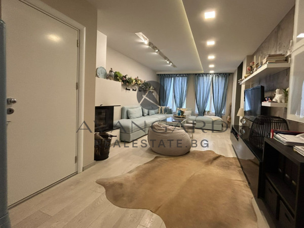 FURNISHED HOUSE WITH YARD AND GARAGE