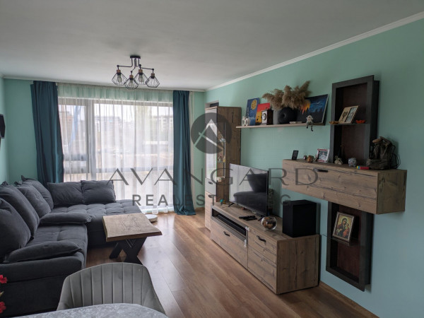 A three -bedroom furnished! Smirnenski!