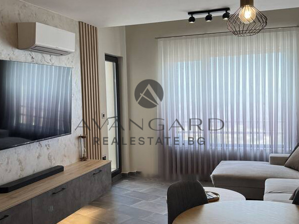 ОБЗАВЕДЕН ДВУСТАЕН АПАРТАМЕНТ В ЛУКСОЗНА СГРАДА