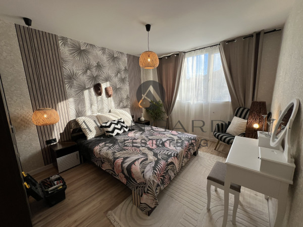 UNIQUE THREE-ROOM APARTMENT