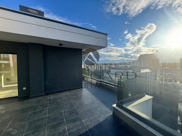 ТРИСТАЕН ПЕНТХАУС В СЪРЦЕТО НА СМИРНЕНСКИ