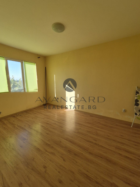 Three -bedroom real square footage Komatevo