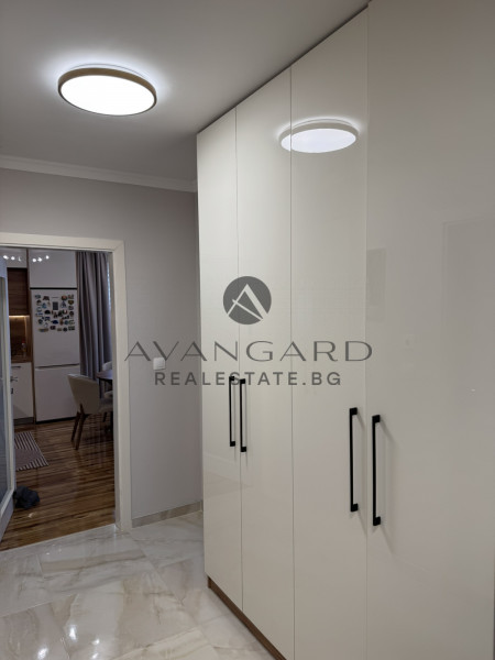 ТРИСТАЕН ОБЗАВЕДЕН ОСТРОМИЛА