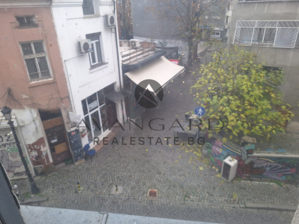 DETACHED HOUSE / TRAP