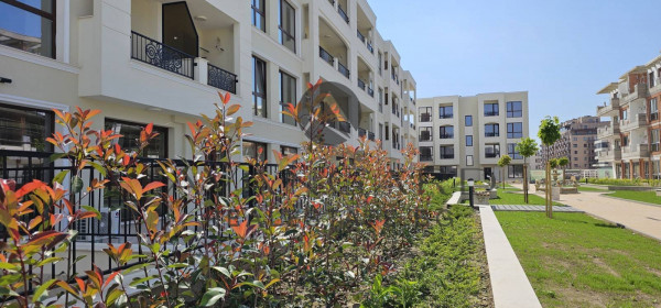 ЧЕТИРИСТАЕН АПАРТАМЕНТ В ЛУКСОЗЕН КОМЛПЕКС/ ГРЕБНА БАЗА