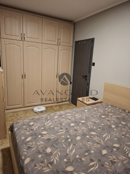 Четиристаен апартамент Център Изток