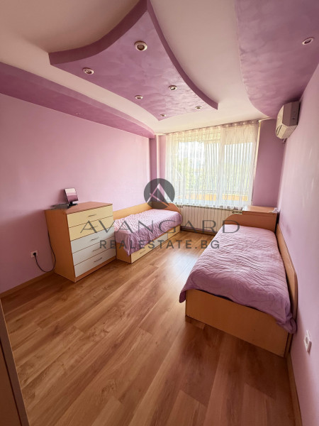 Fully furnished multi -bedroom apartment
