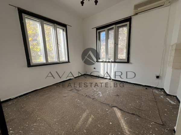 ЧЕТИРИСТАЕН С ВЪЗМОЖНОСТ ЗА ГАРАЖ  В КАМЕНИЦА 1