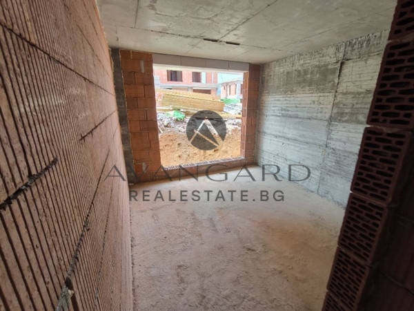 ДВУСТАЕН АПАРТАМЕНТ С ДВОР  И ПАРКОМЯСТО! ПРЕД АКТ14! МАРКОВО!