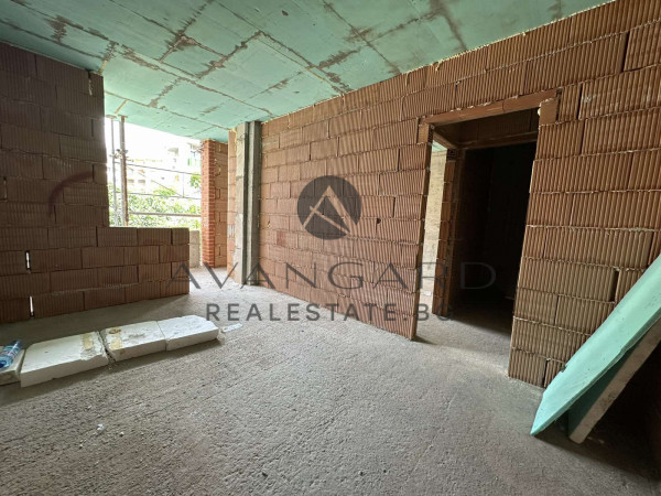 Four -bedroom / new modern building