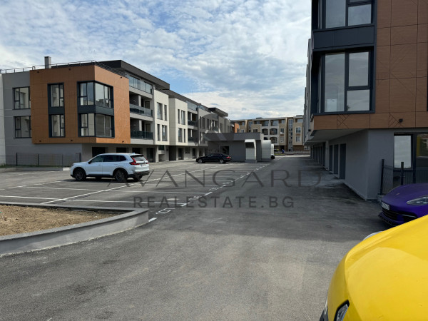 Three-room apartment with parking space Ostromila