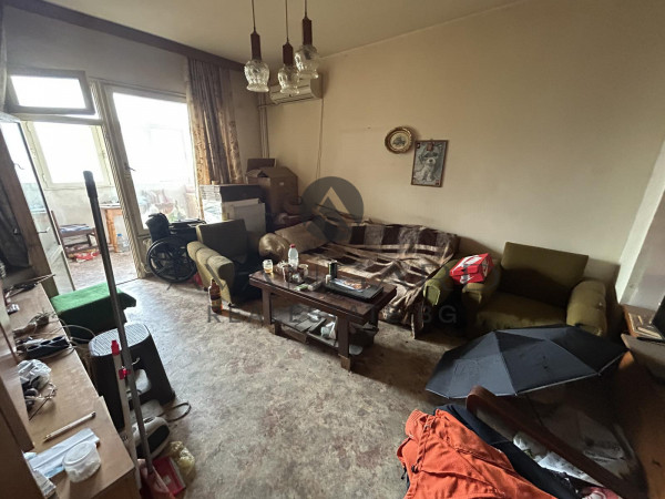 Three-room apartment / Thrace