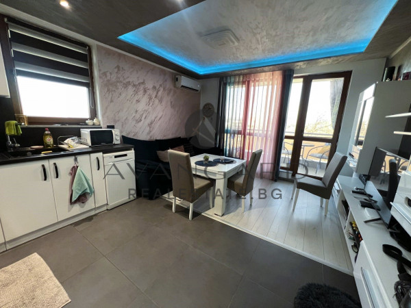 ДВУСТАЕН ОБЗАВЕДЕН! ЮЖЕН!