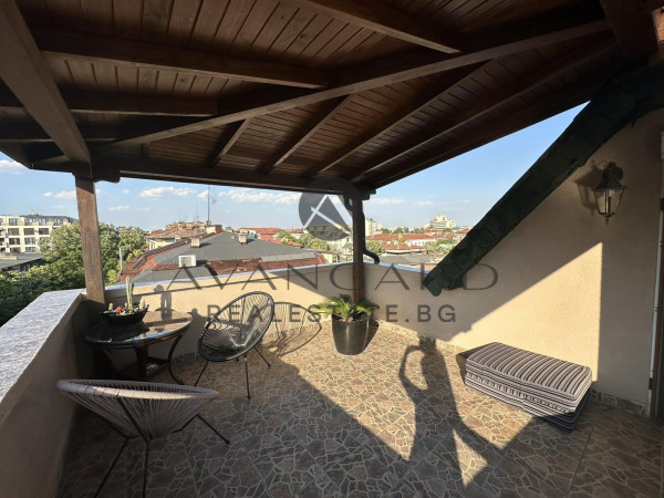 Luxury maisonette! Center!