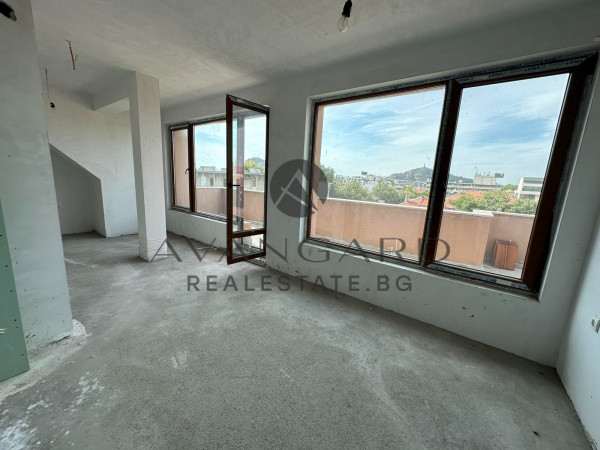 ПРОСТОРЕН ТРИСТАЕН / ТОП ЛОКАЦИЯ / НОВА СГРАДА