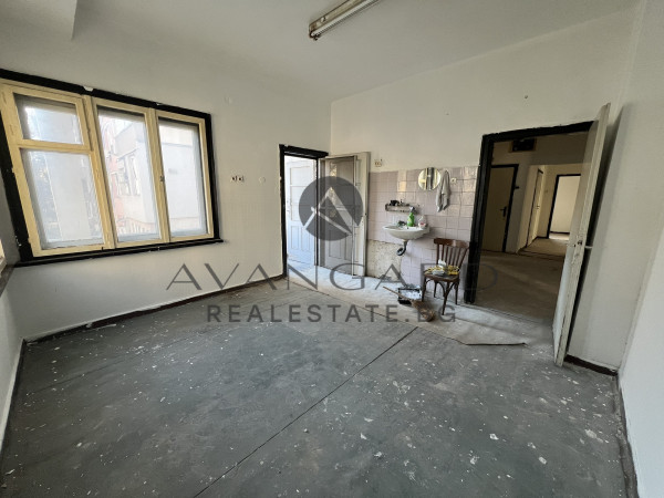 ЧЕТИРИСТАЕН С ВЪЗМОЖНОСТ ЗА ГАРАЖ  В КАМЕНИЦА 1