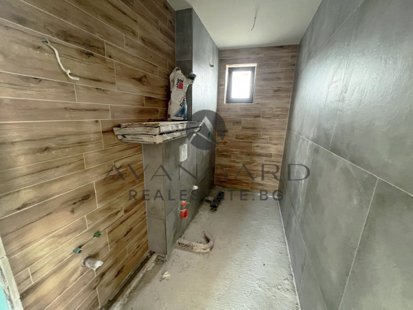 САМОСТОЯТЕЛНА ДВУЕТАЖНА КЪЩА С ДВОР с. Марково