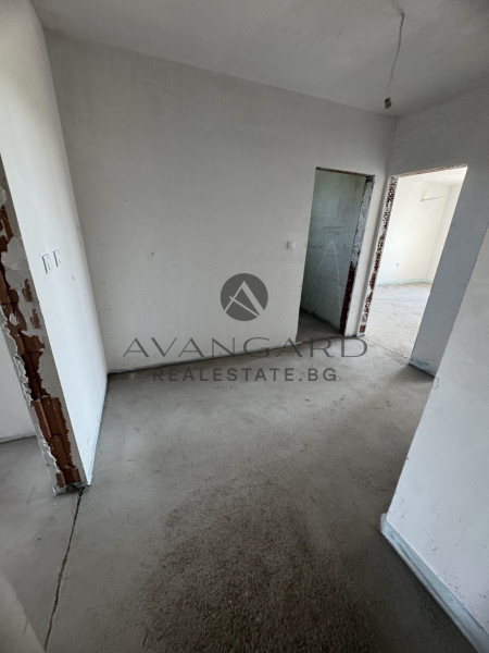 A spacious three bedroom in a luxury building with Act 16