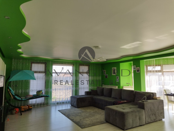 A spacious house with four bedrooms in Benkovski