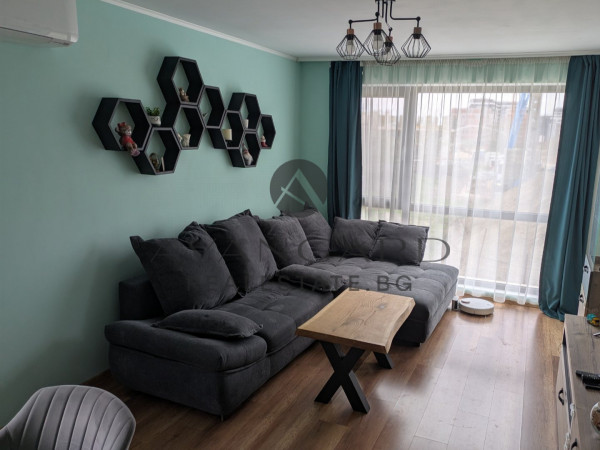 A three -bedroom furnished! Smirnenski!