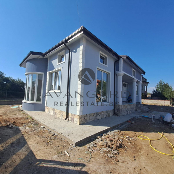 House in the village of Manole with Act 16 !!!