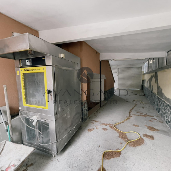 House/Business with built-up area of ​​976 square meters in the village of Markovo