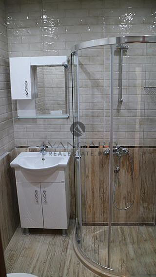 One bedroom with parking space in the price!