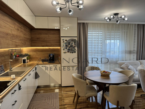 ТРИСТАЕН ОБЗАВЕДЕН ОСТРОМИЛА