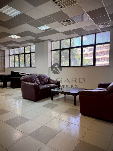 ПРОСТОРЕН ОФИС / ТОП ЛОКАЦИЯ / ЦЕНТЪР