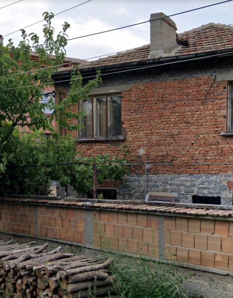 DOUBLE-STOREY HOUSE/FIRST