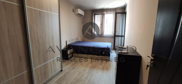 ТРИСТАЕН ОБЗАВЕДЕН / ЮЖНО ИЗЛОЖЕНИЕ / ВЪЗМОЖНОСТ ЗА ЗАКУПУВАНЕ НА ПАРКОМЯСТО