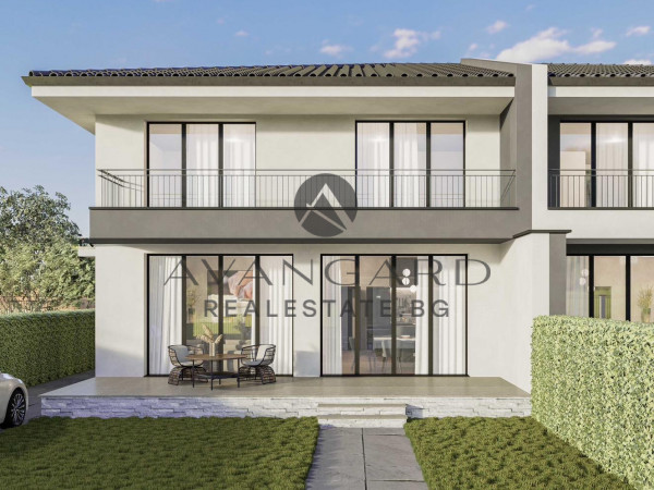 House with yard and garage in Belomorski!