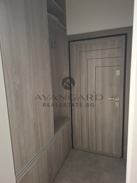 Четиристаен апартамент Център Изток