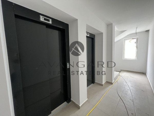 Spacious three -bedroom in front of Act 14 South