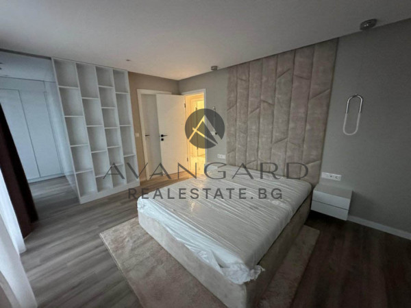ACT 16! Luxury four-room apartment with garage and parking space