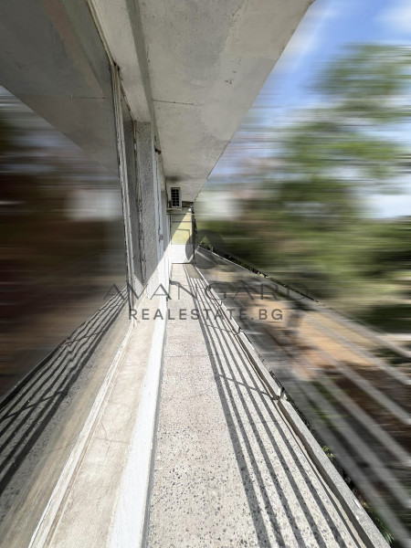 One -bedroom apartment with three separate rooms in Kamenitsa 1