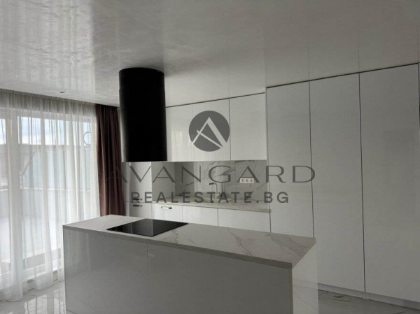 ACT 16! Luxury four-room apartment with garage and parking space