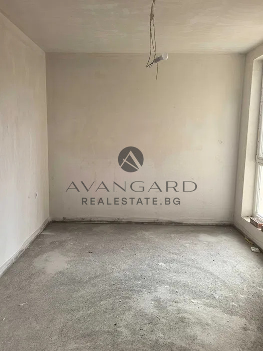 ACT 14! THREE-ROOM APARTMENT / THRACIA